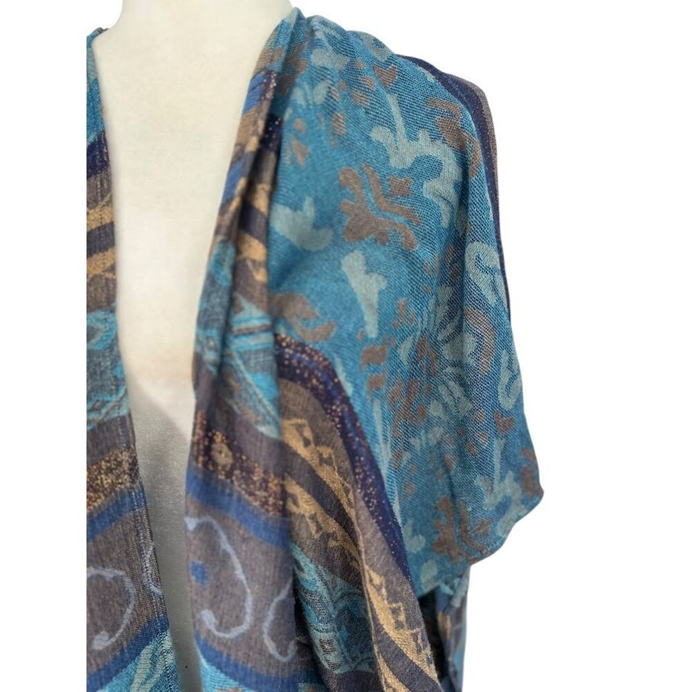 Chico’s Fringe Shawl Wrap Scarf Neutral Blue Tan Boho 27x80 Metallic One Size - Picture 2 of 9